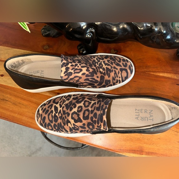 Naturalizer leopard leather shoe size 8 wide - Picture 3 of 3
